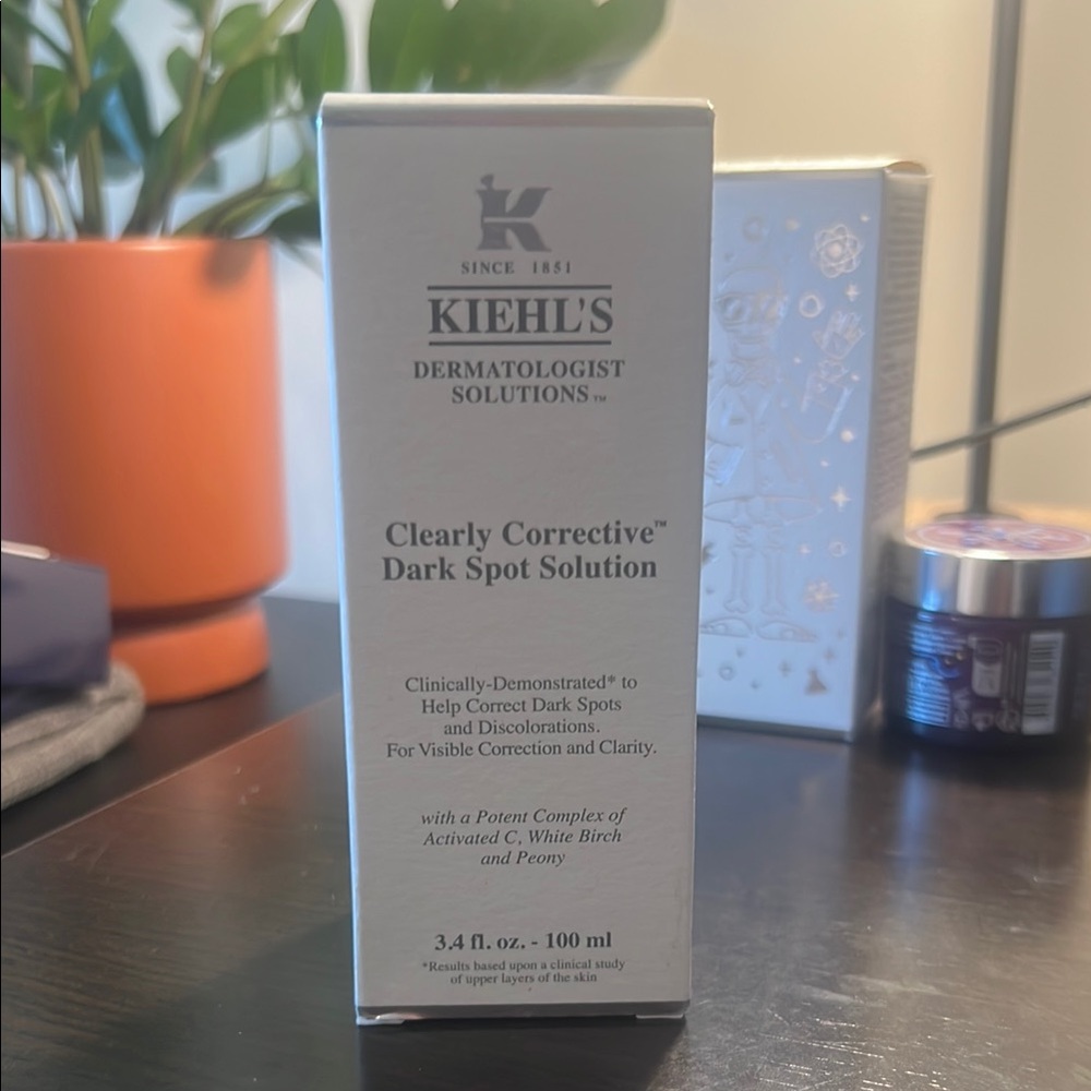 Kiehl's Clearly Corrective Dark Spot Solution - White
